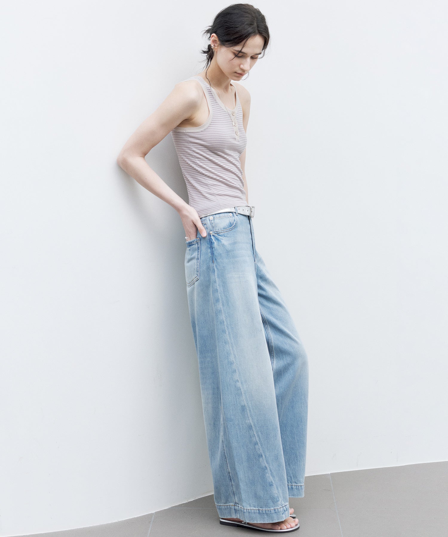 Light Wash Curved Wide-Leg Jeans with High Waist
