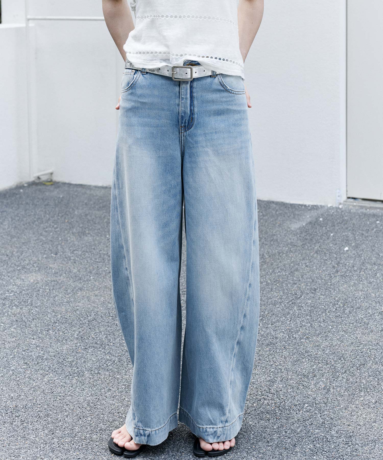 Light Wash Curved Wide-Leg Jeans with High Waist