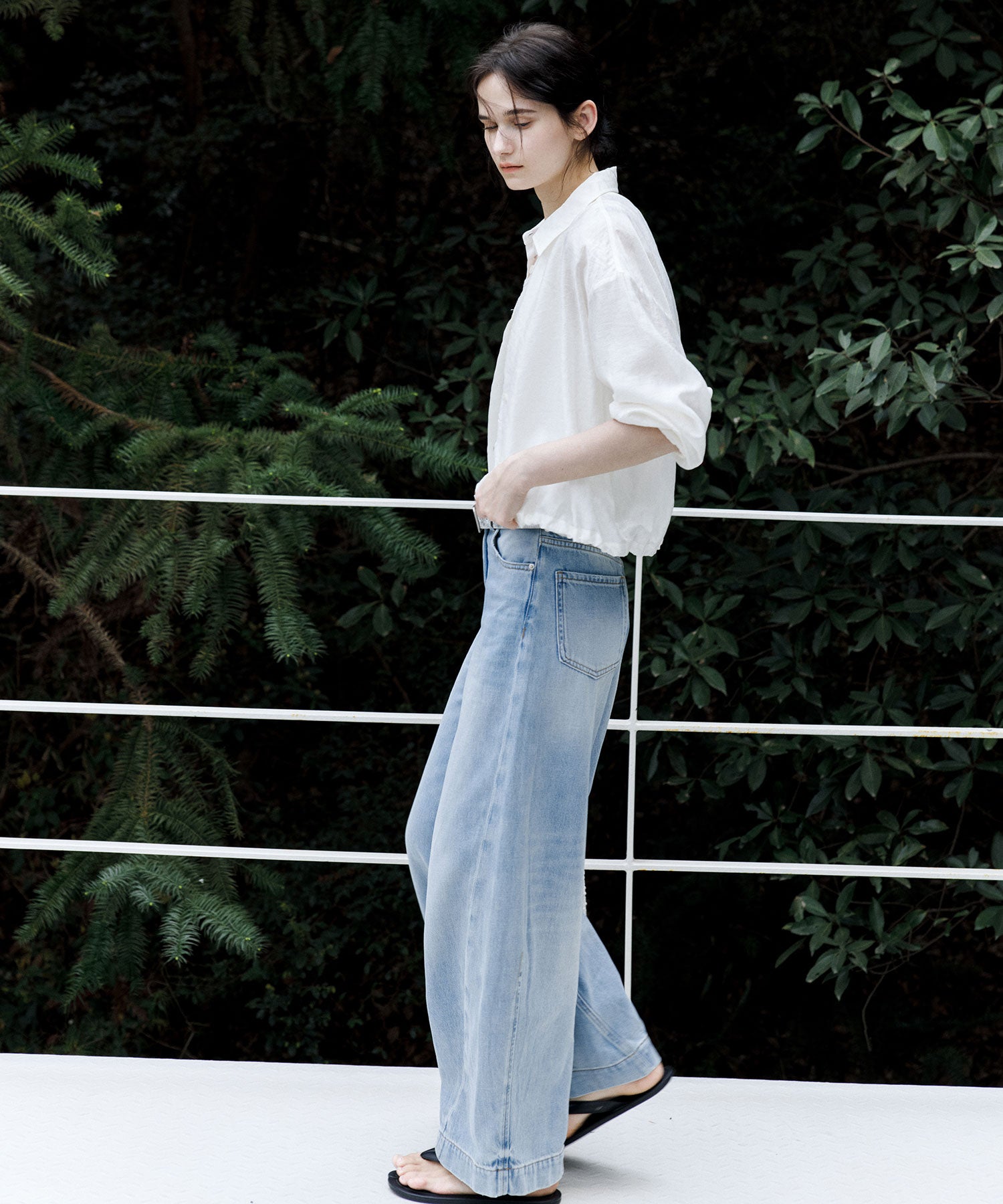 Light Wash Curved Wide-Leg Jeans with High Waist