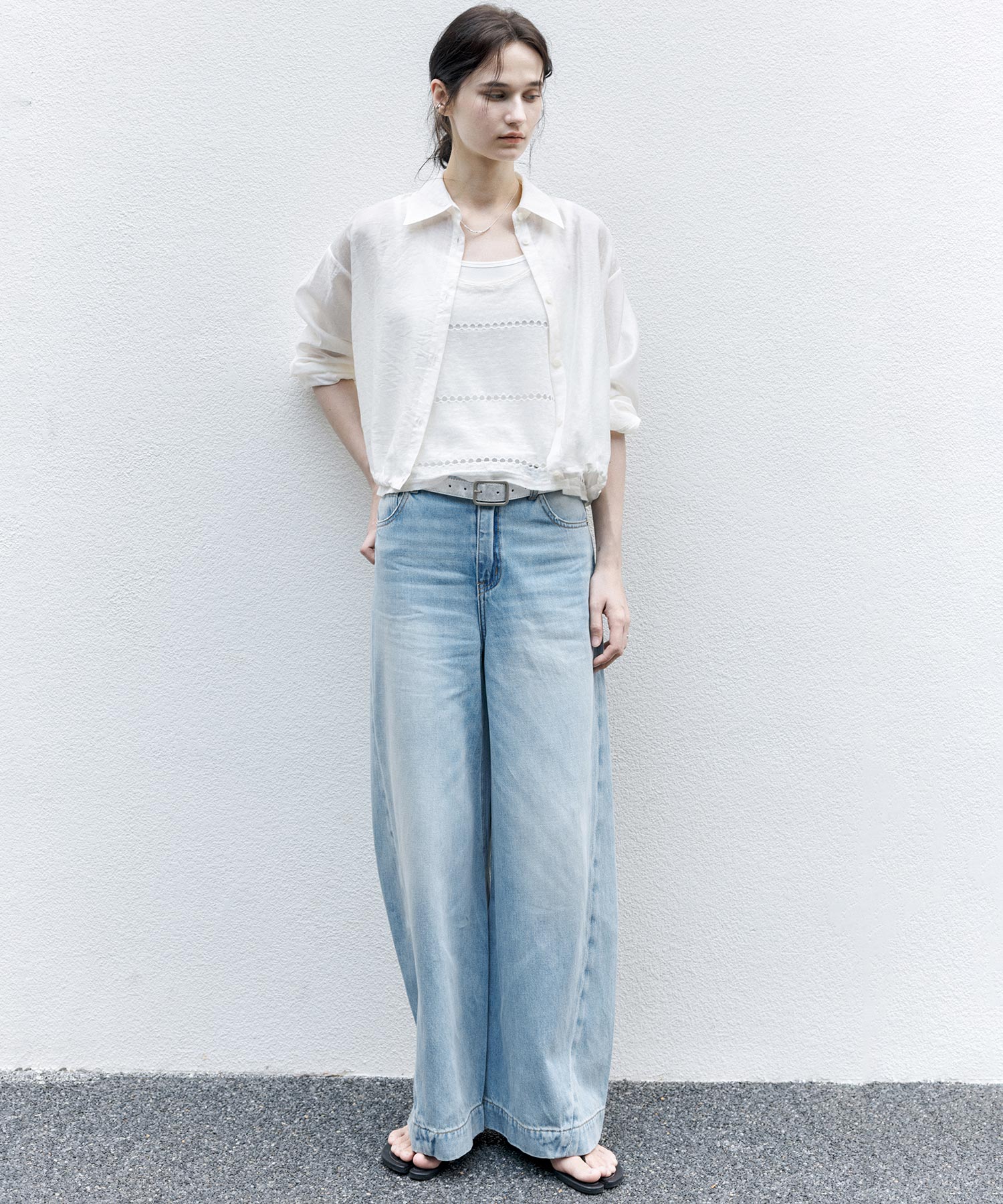 Light Wash Curved Wide-Leg Jeans with High Waist