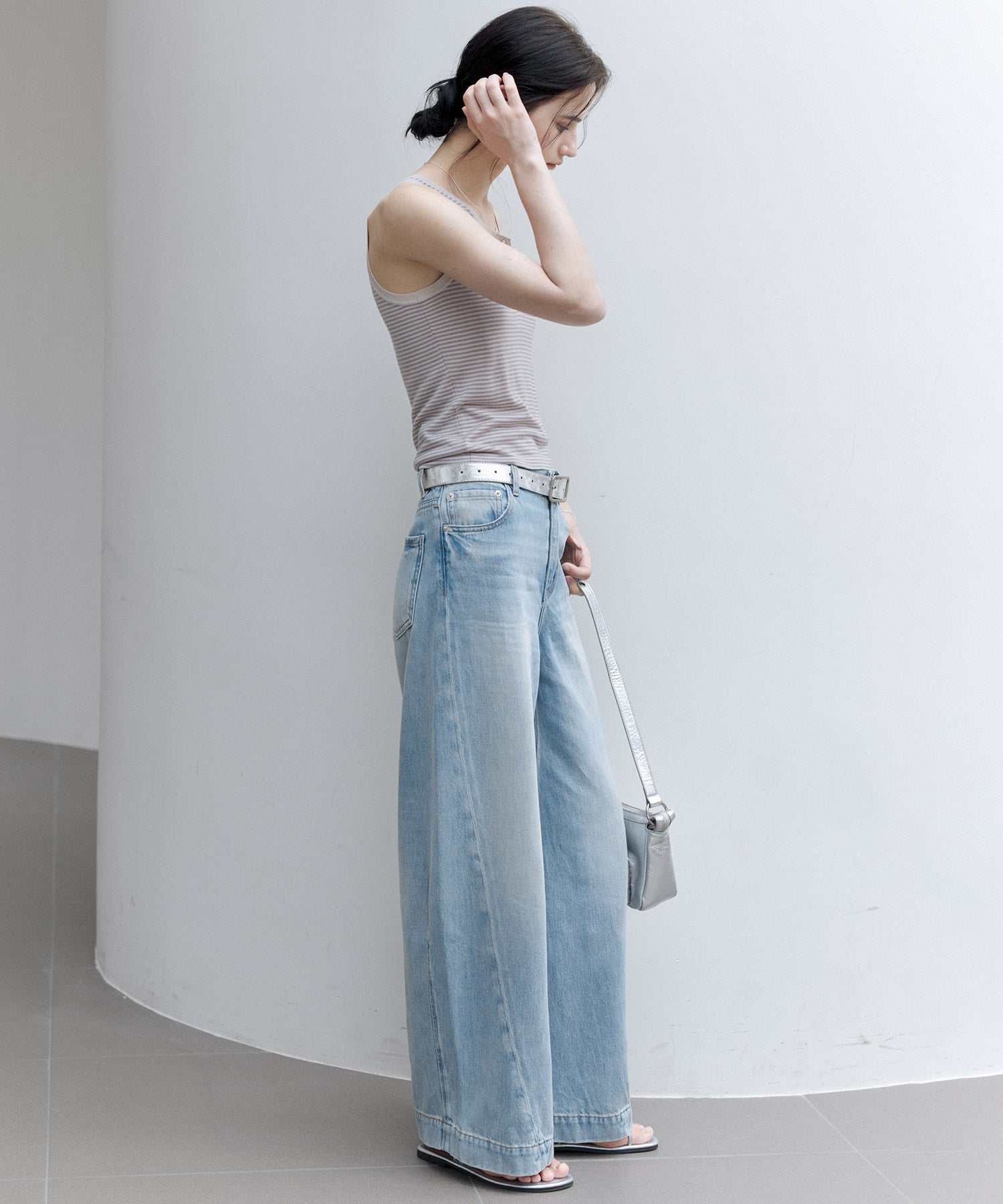 Light Wash Curved Wide-Leg Jeans with High Waist