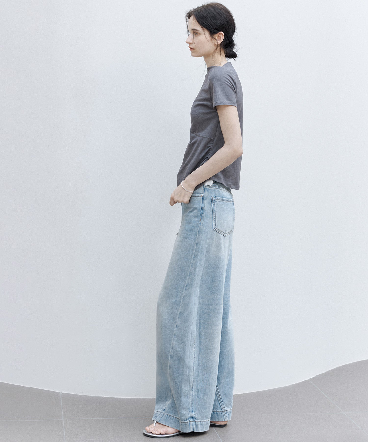 Light Wash Curved Wide-Leg Jeans with High Waist