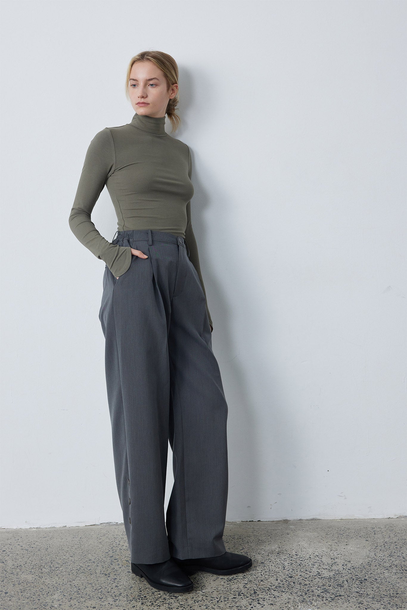 アクセントボタンストレートベーシックパンツ
