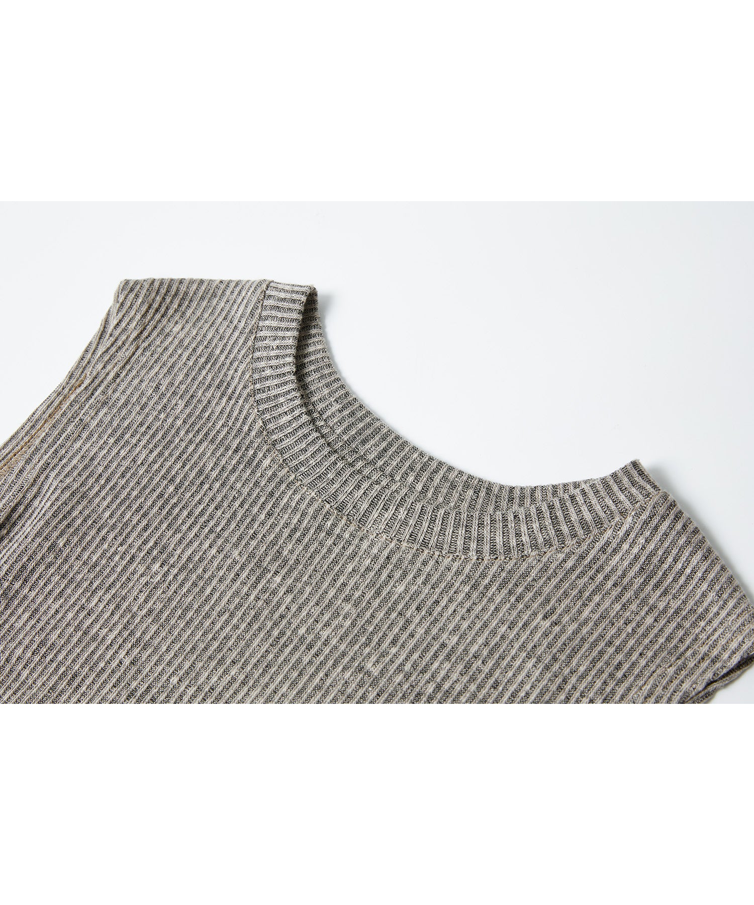Linen Blend Sleeveless Knit Top with Deconstructed Tuck Design