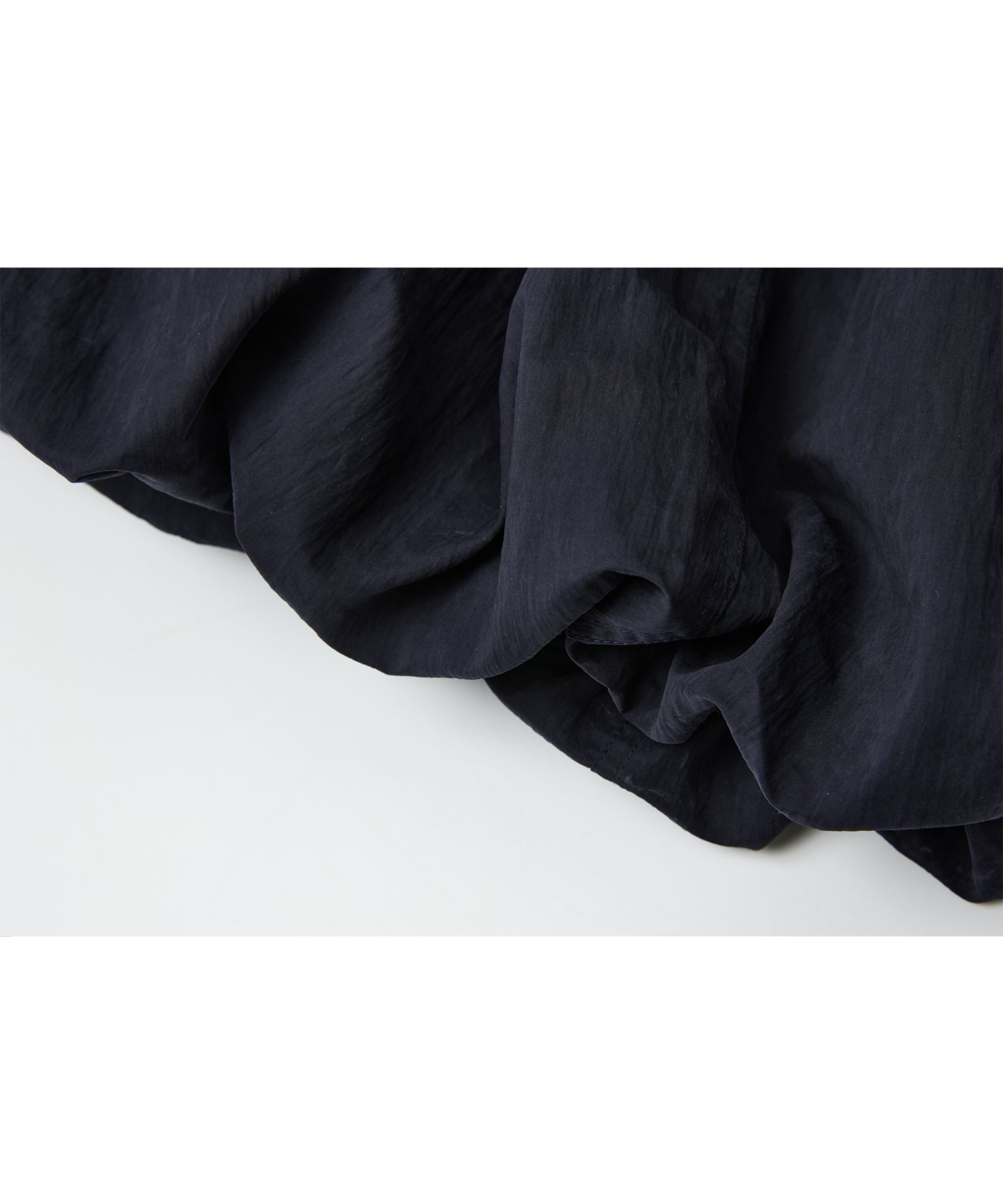 Narrow Volume Silhouette Skirt