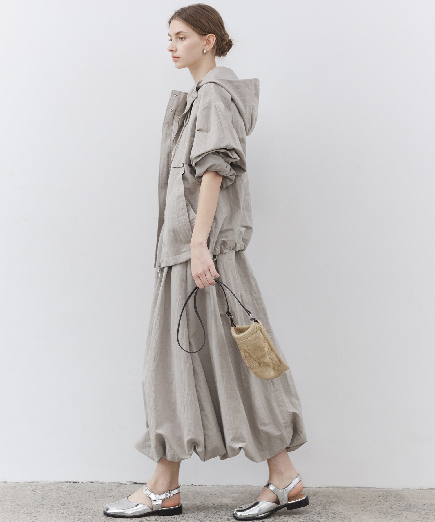 Narrow Volume Silhouette Skirt