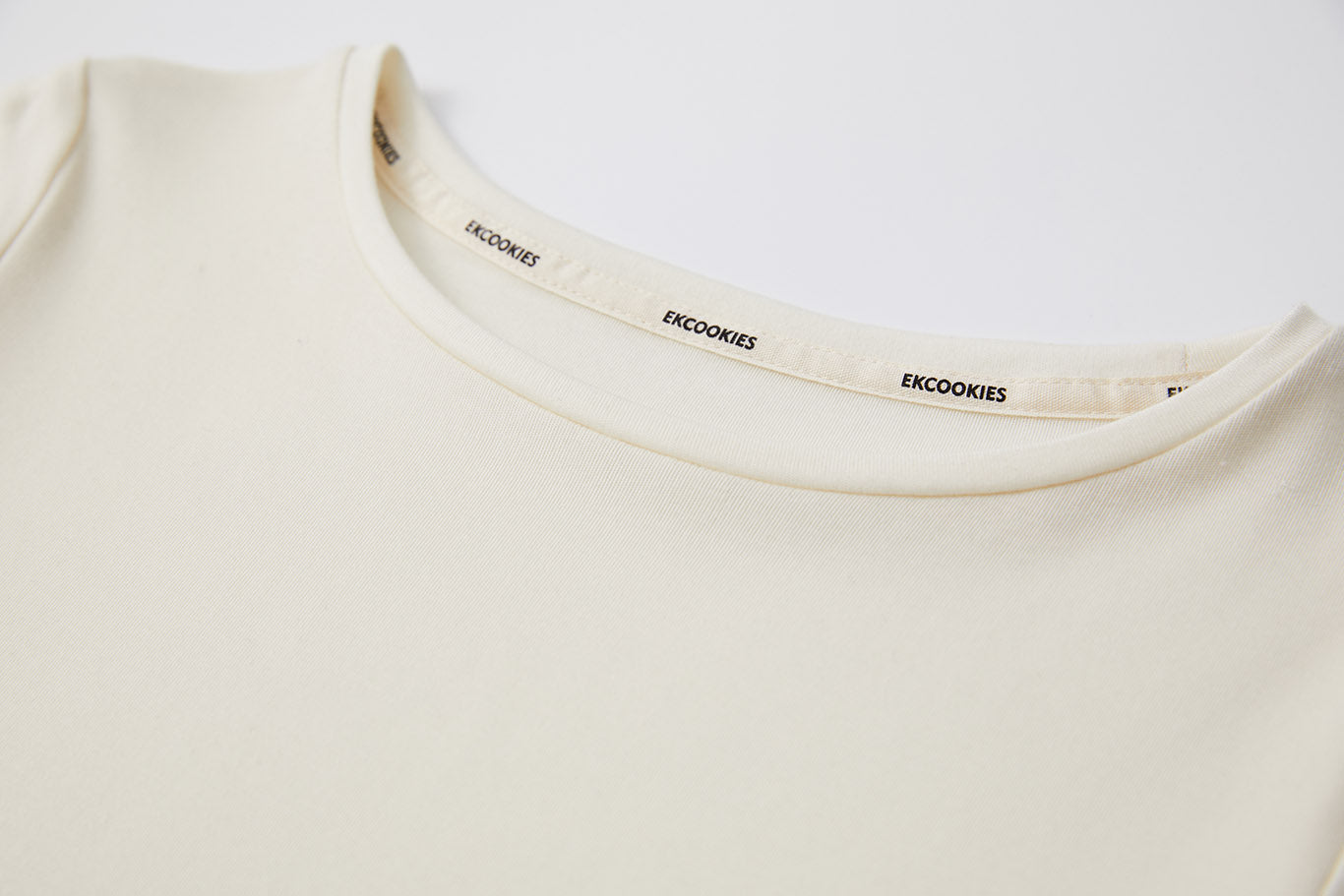 Basic narrow cut and sew / T-shirt