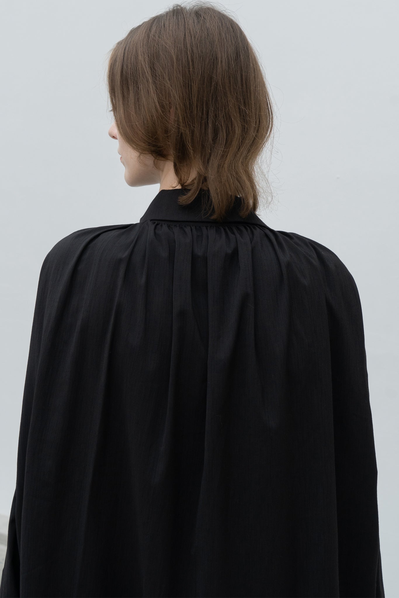 Gathered tuck shoulder volume sleeve over silhouette shirt 