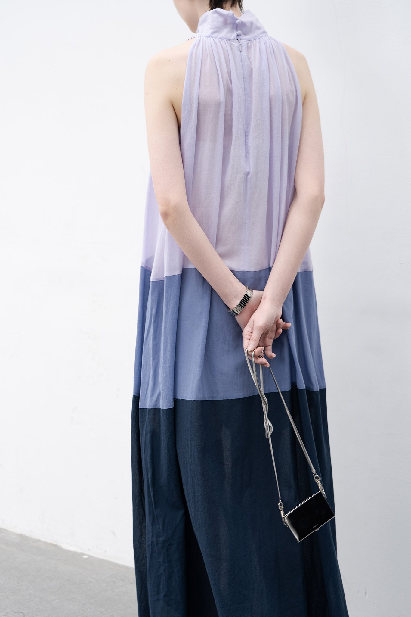 Gradient color sleeveless high neck dress 