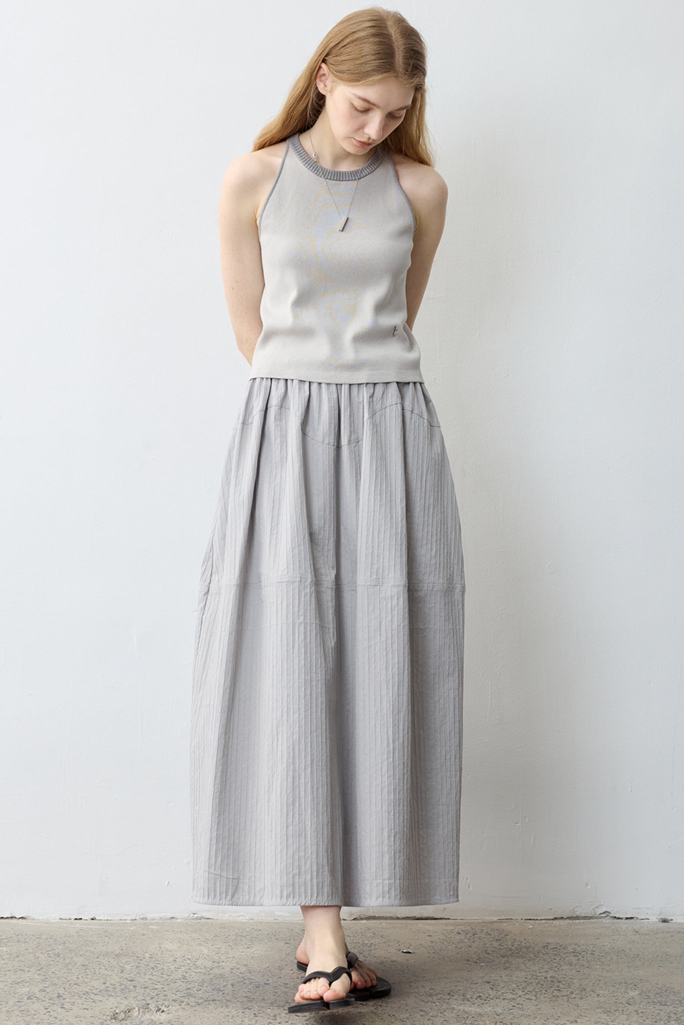 [tageechita] "T" embroidered Lina low straight pants