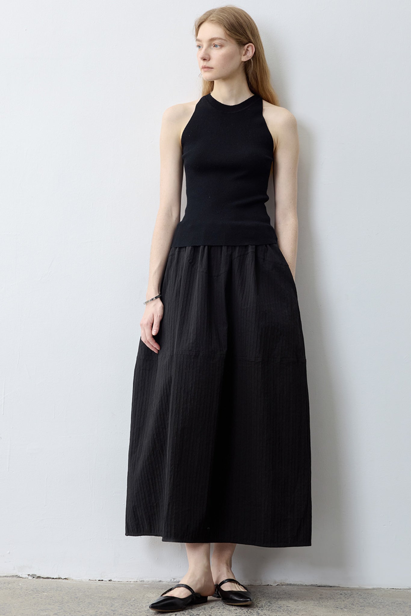 [tageechita] "T" embroidered Lina low straight pants