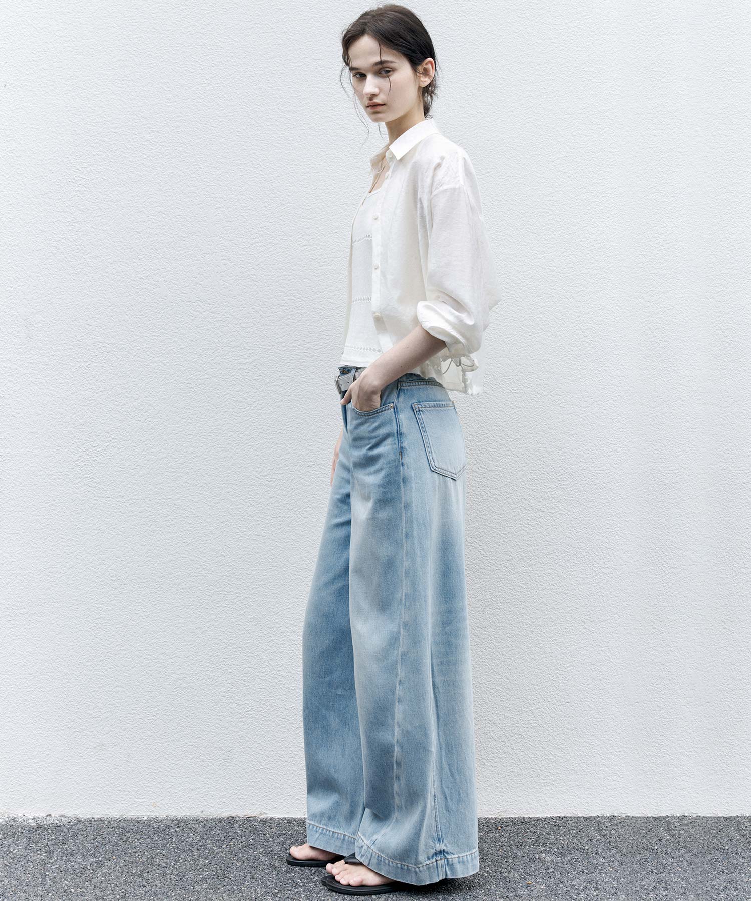 Light Wash Curved Wide-Leg Jeans with High Waist