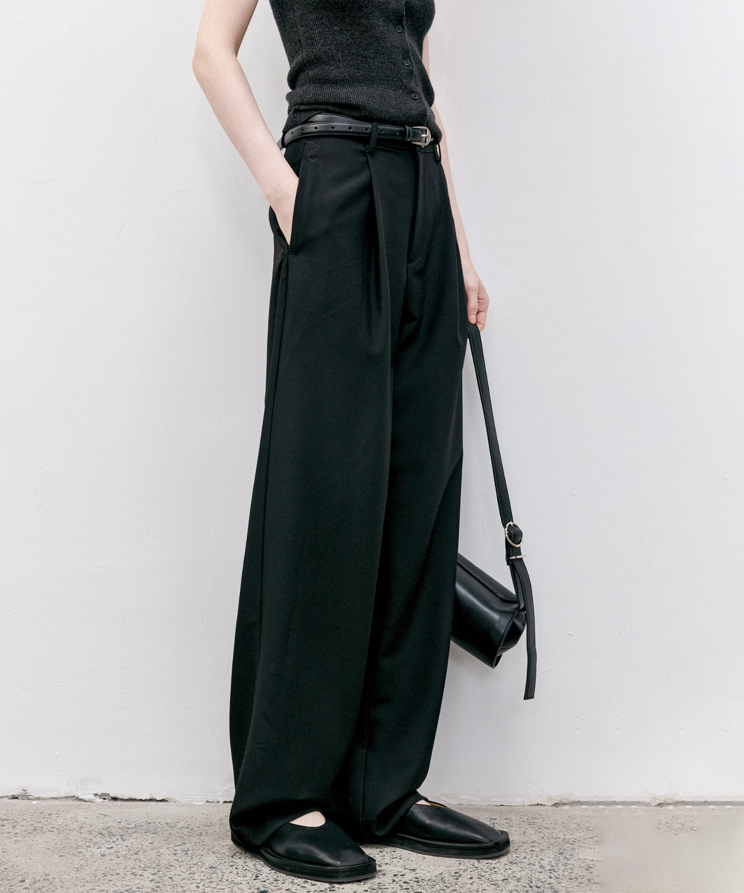 Wide-Leg One-Tuck Pants