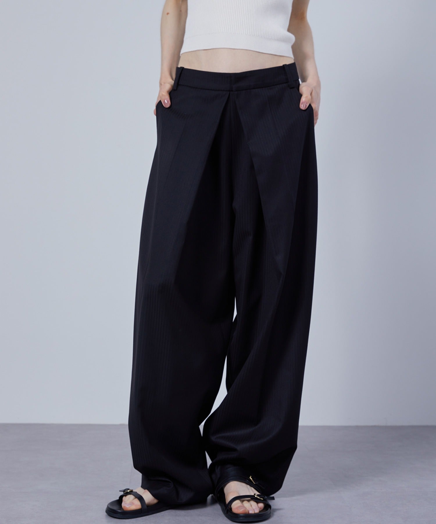 Front Deep-Tuck Narrow Pants