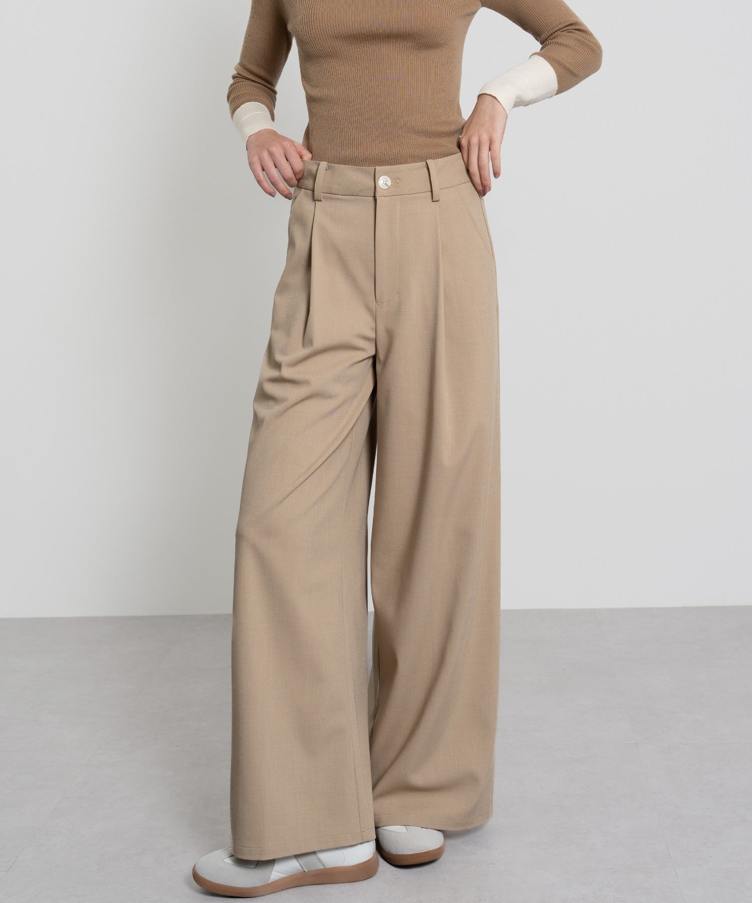 One-Tuck Classic Straight Pants