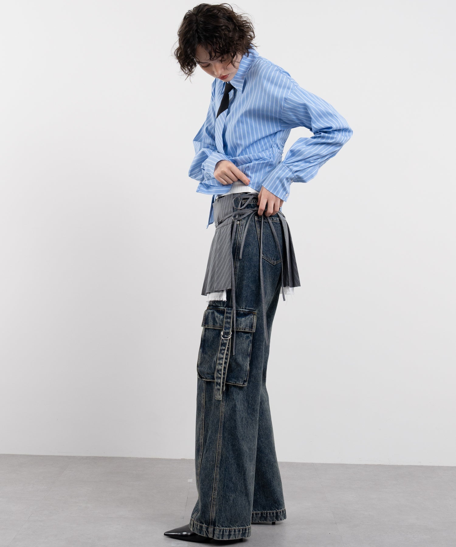 Tie-Attached Waist-Tucked Shirt