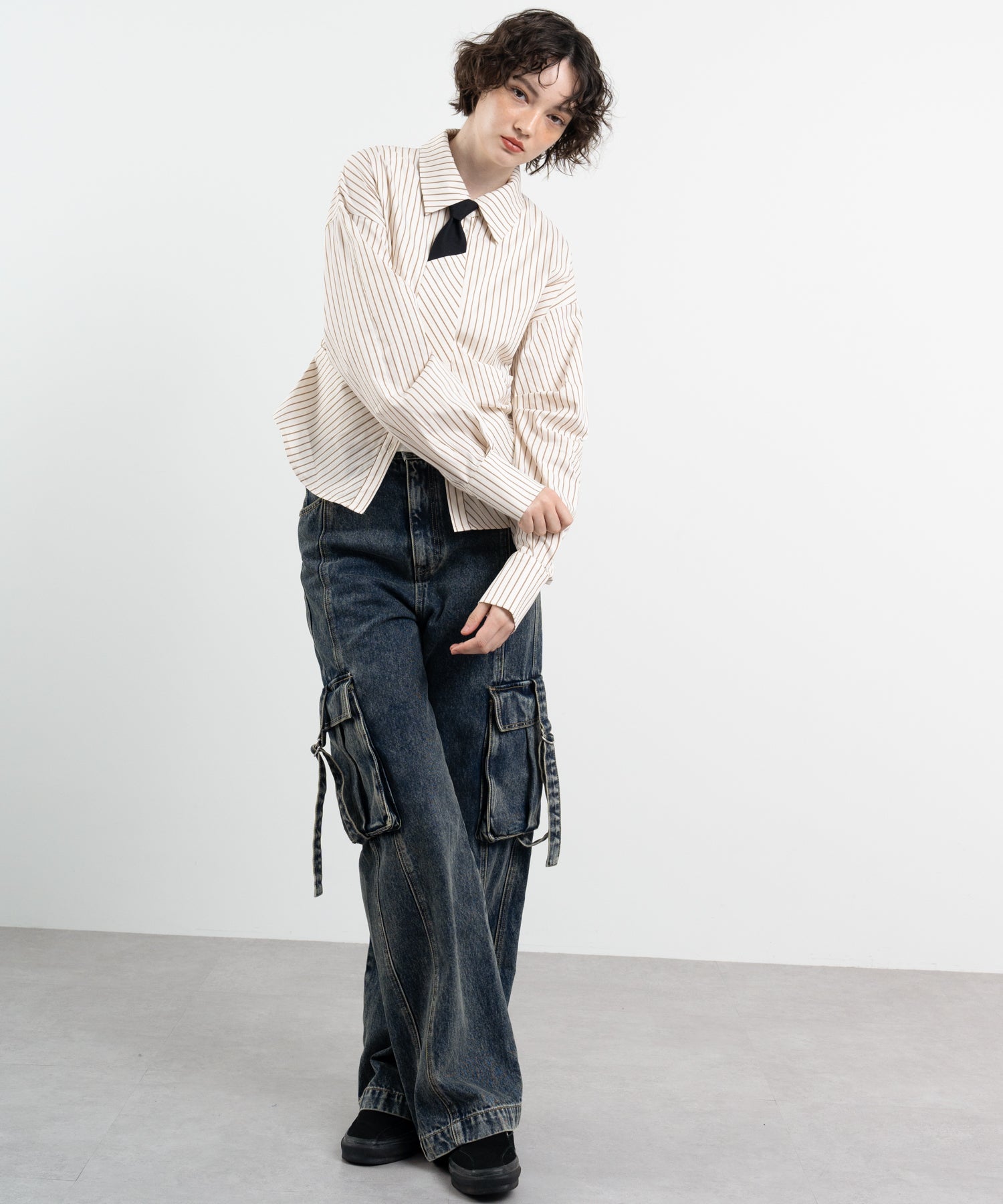 Tie-Attached Waist-Tucked Shirt