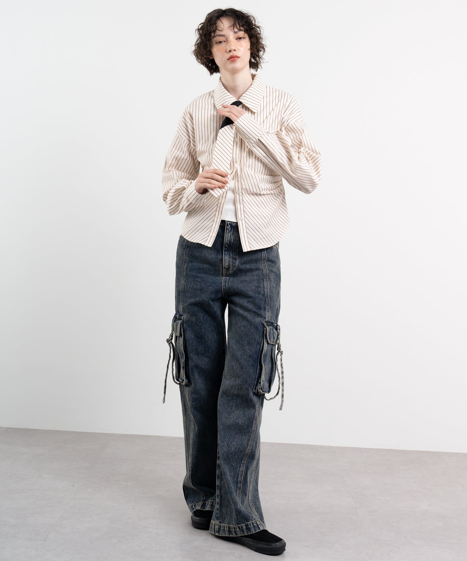 Tie-Attached Waist-Tucked Shirt