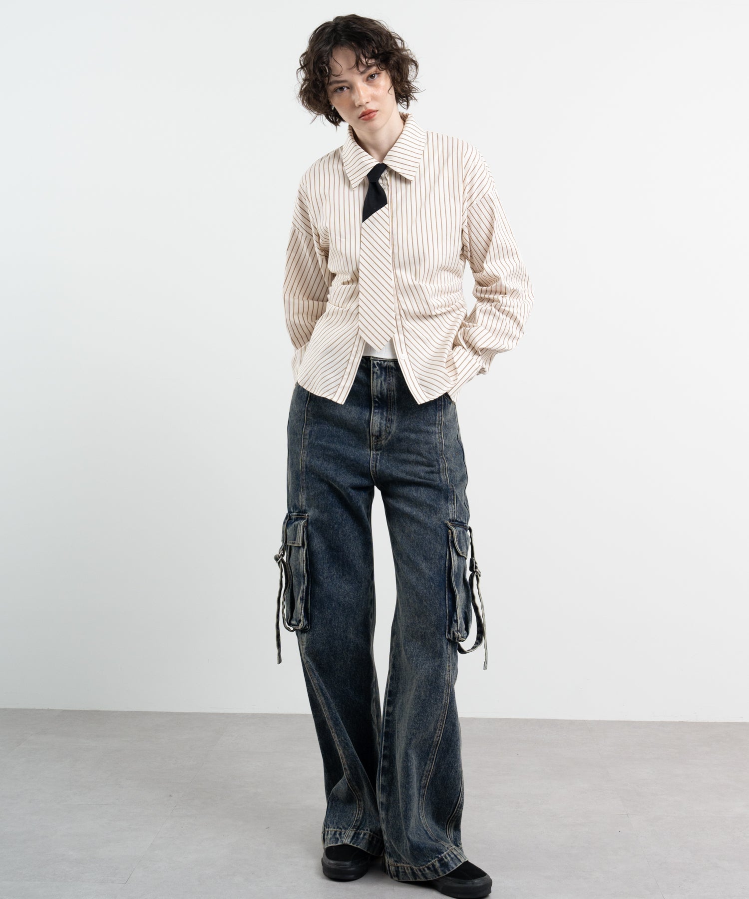 Tie-Attached Waist-Tucked Shirt