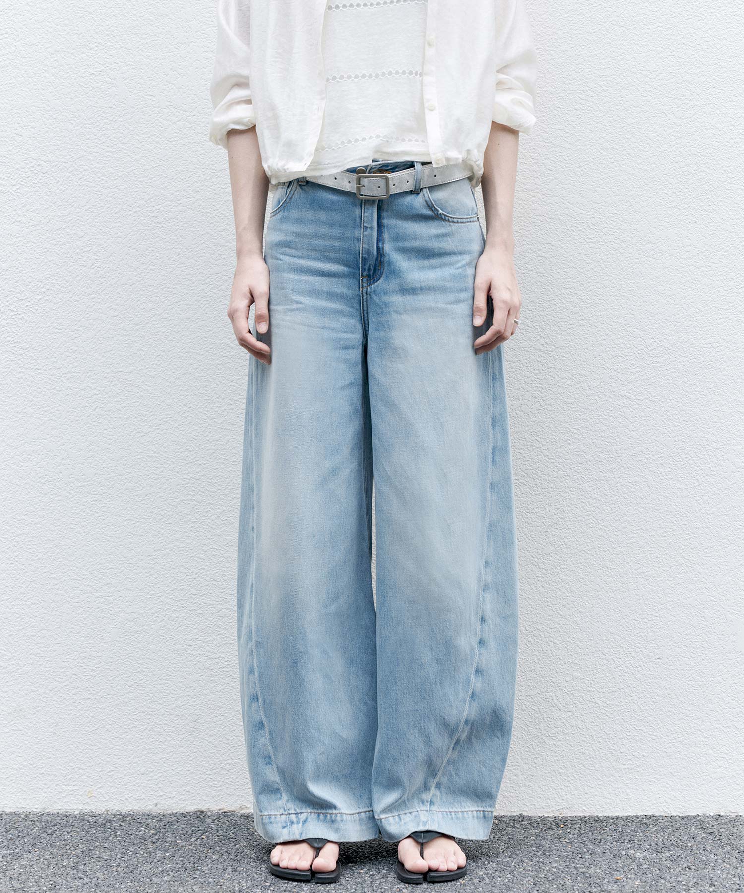 Light Wash Curved Wide-Leg Jeans with High Waist