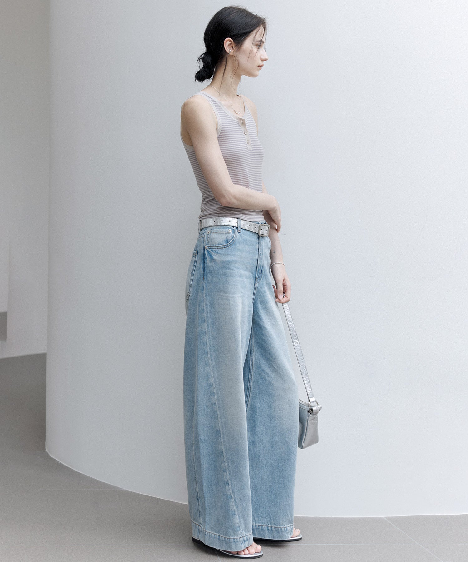 Light Wash Curved Wide-Leg Jeans with High Waist