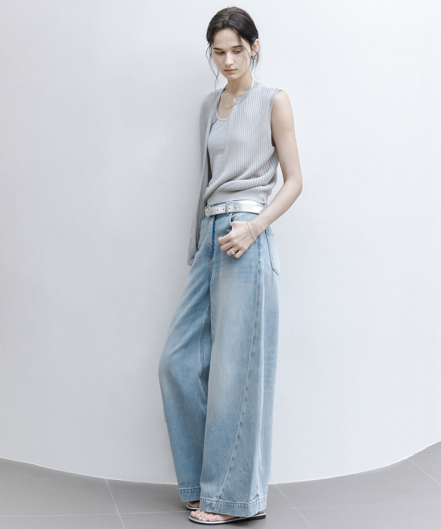Light Wash Curved Wide-Leg Jeans with High Waist