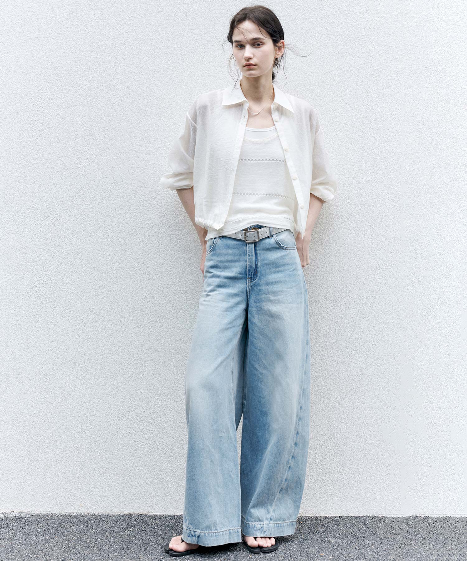 Light Wash Curved Wide-Leg Jeans with High Waist