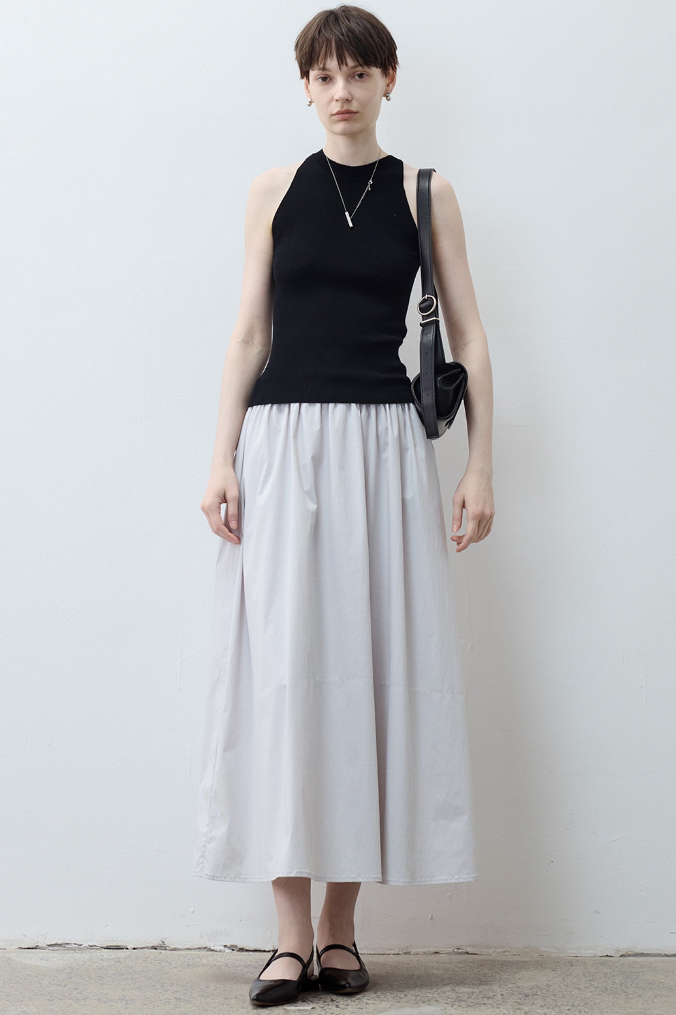 [tageechita] "T" embroidered Lina low straight pants