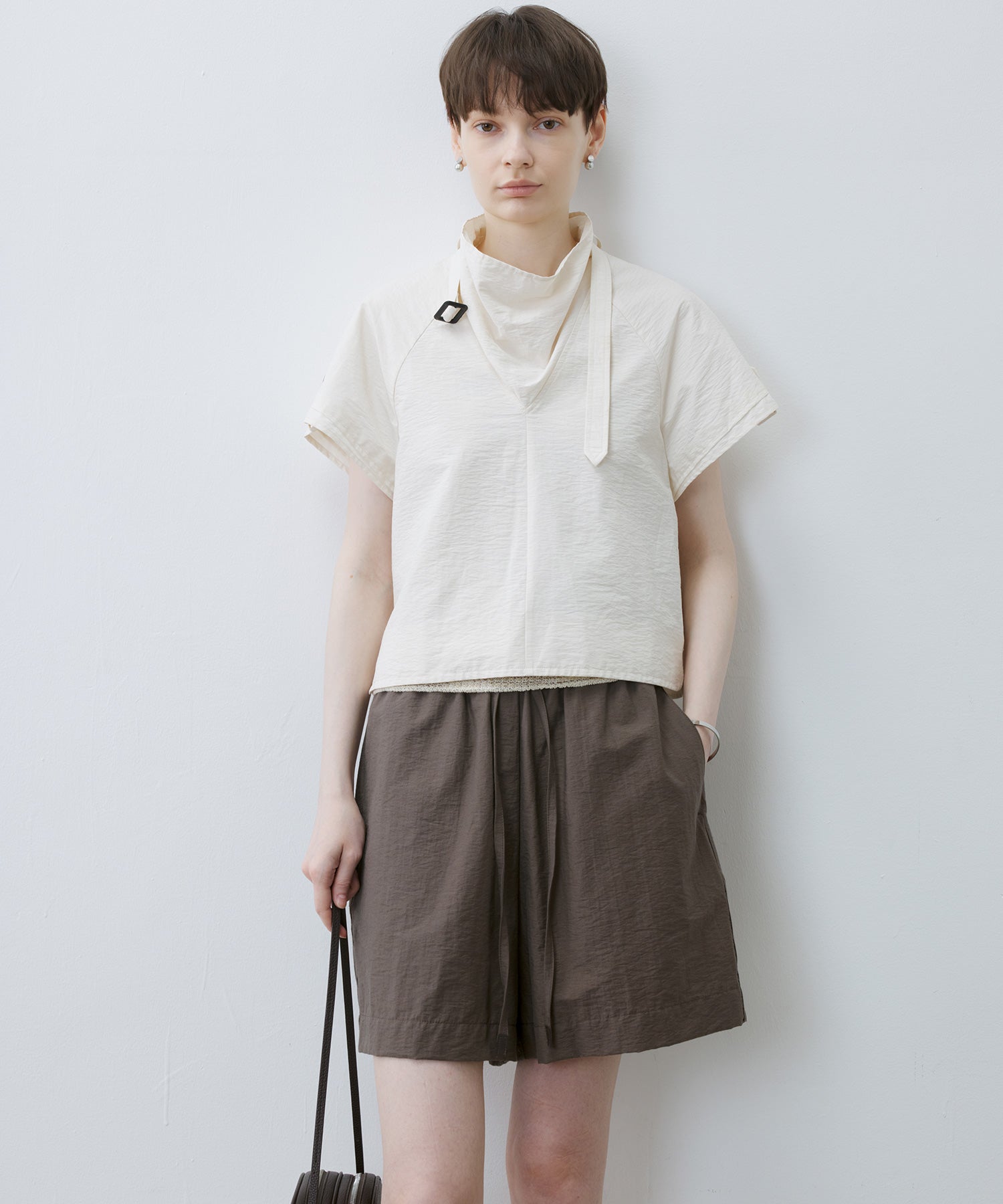 [tageechita] "T" embroidered Lina low straight pants