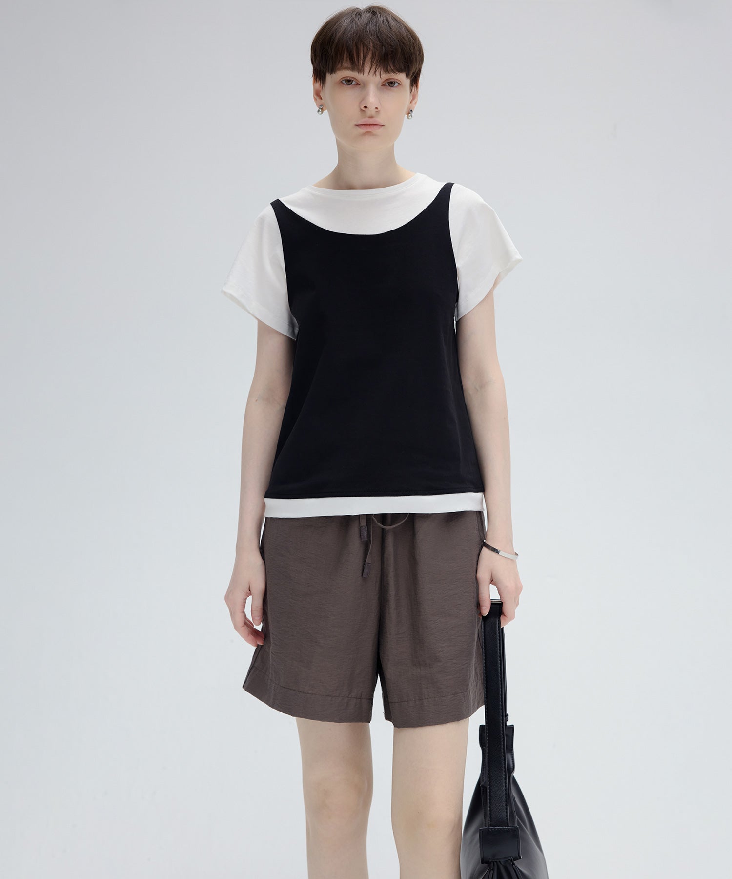 [tageechita] "T" embroidered Lina low straight pants