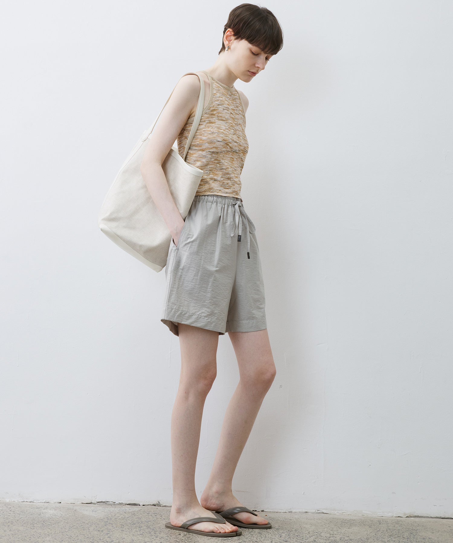 [tageechita] "T" embroidered Lina low straight pants