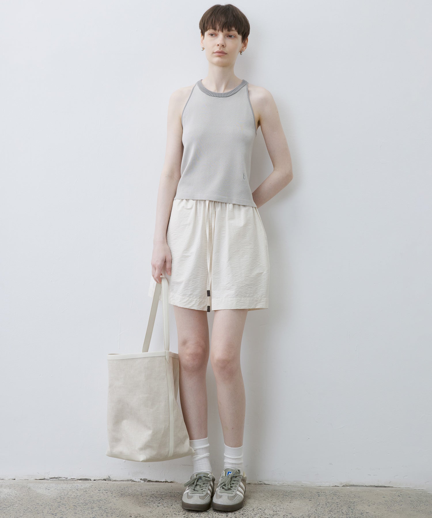 [tageechita] "T" embroidered Lina low straight pants