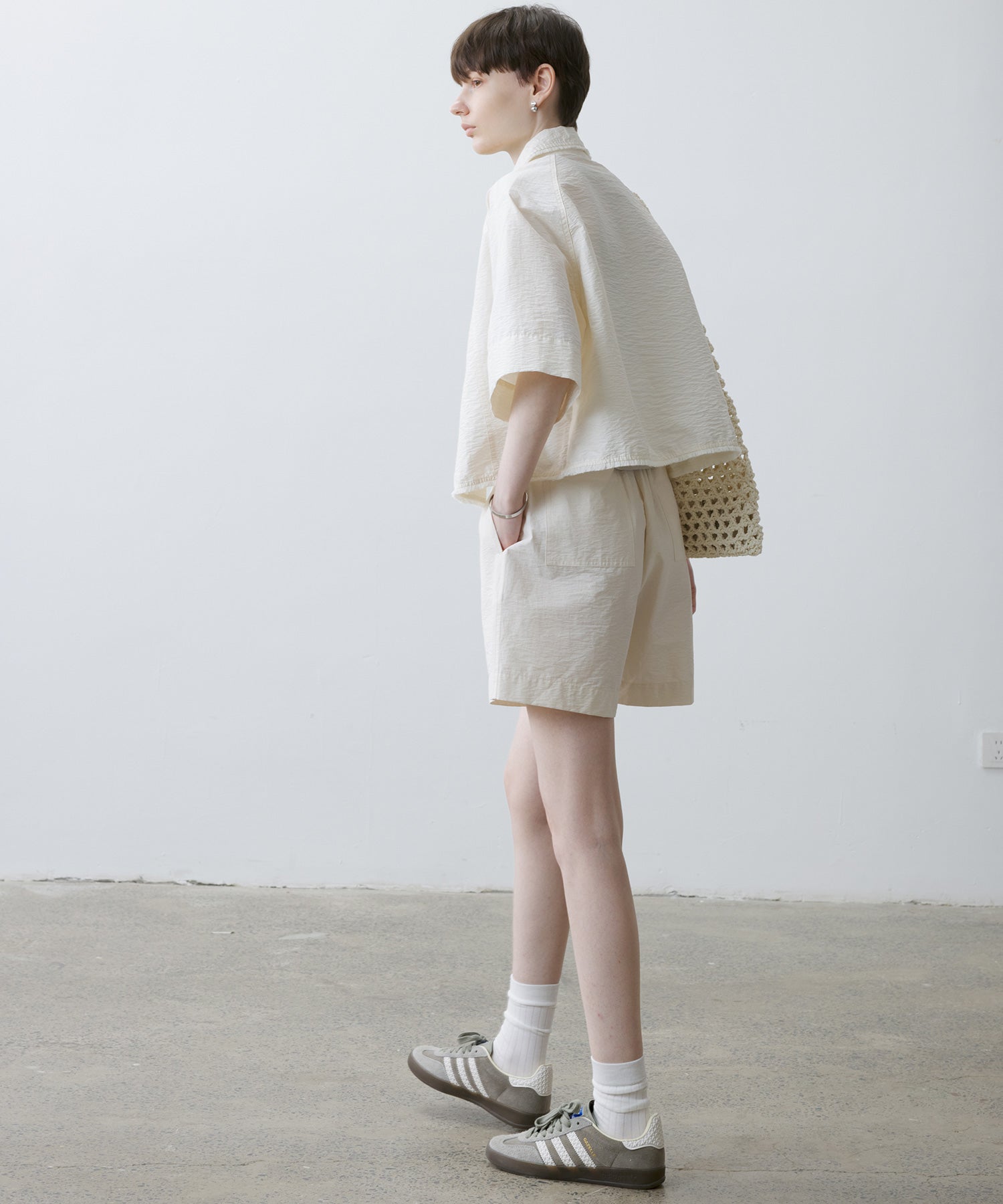 [tageechita] "T" embroidered Lina low straight pants