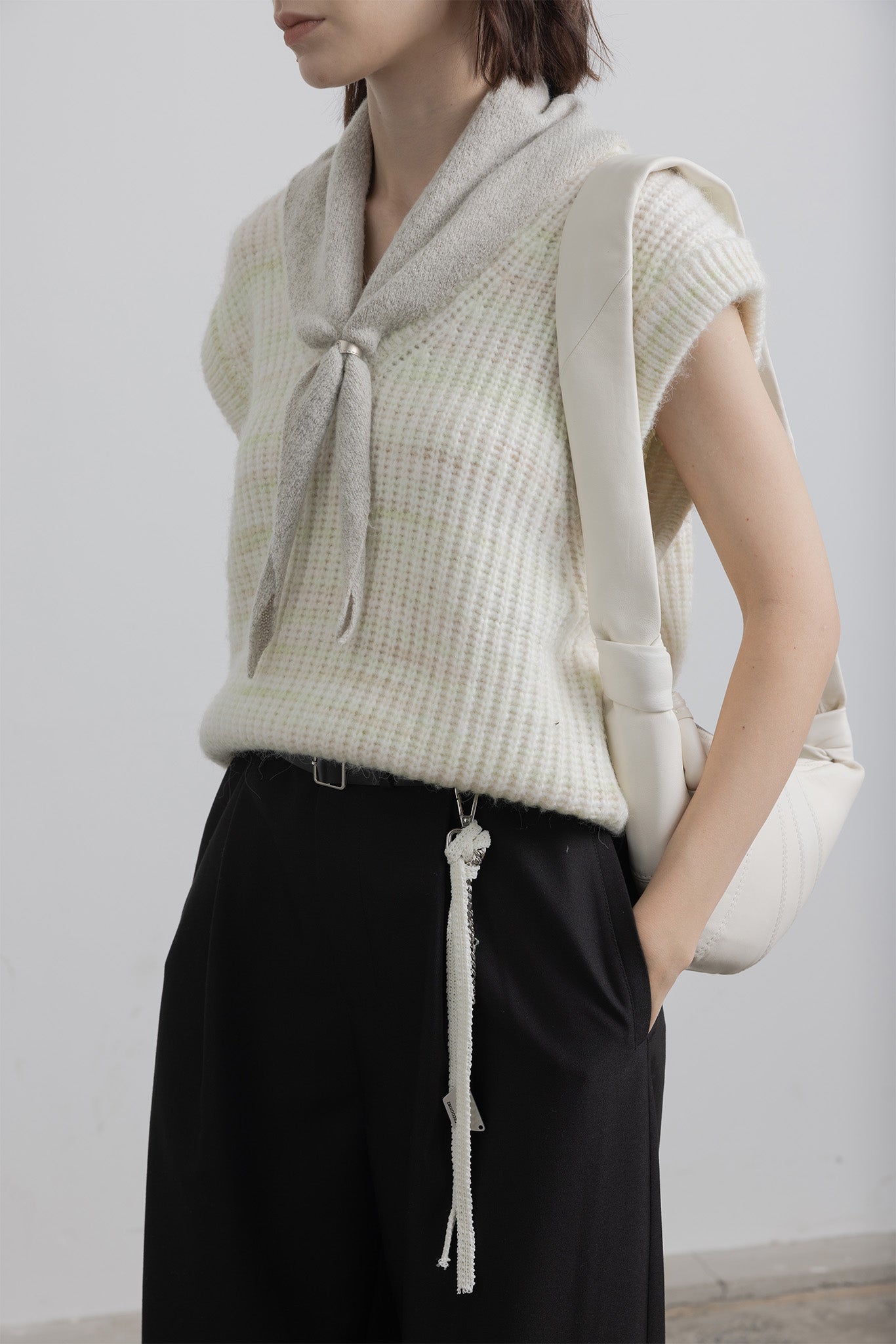 V neck knit vest 