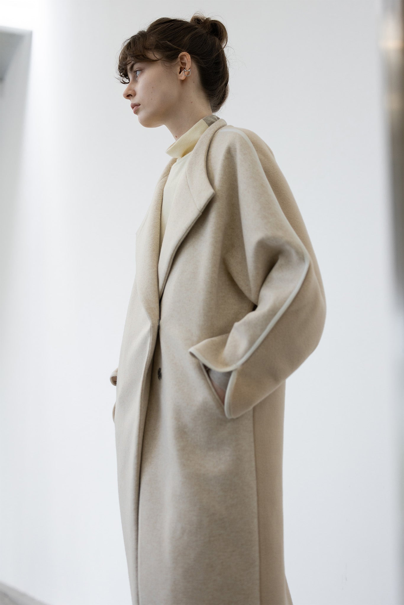 Round sleeve color piping long coat 