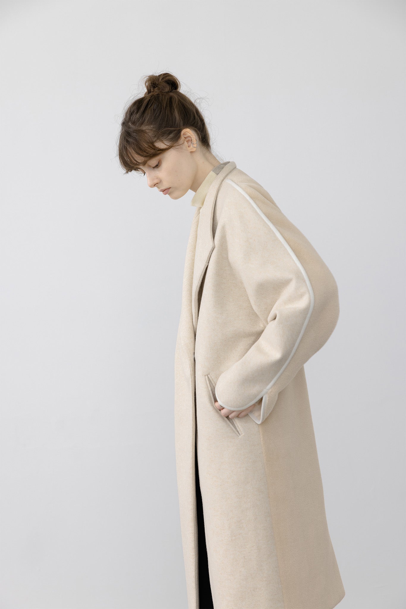 Round sleeve color piping long coat 