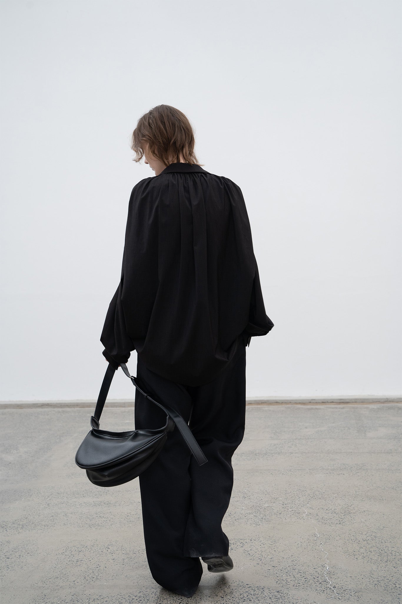 Gathered tuck shoulder volume sleeve over silhouette shirt 