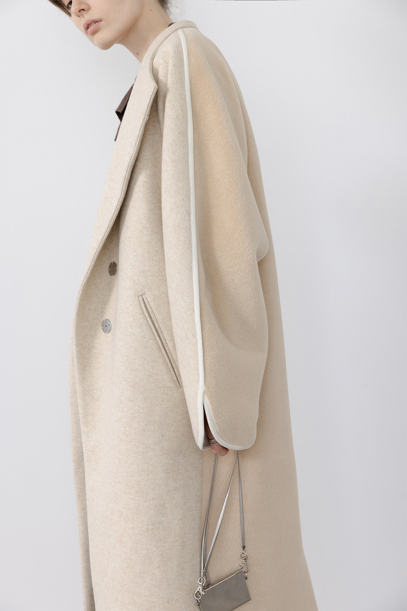 Round sleeve color piping long coat 