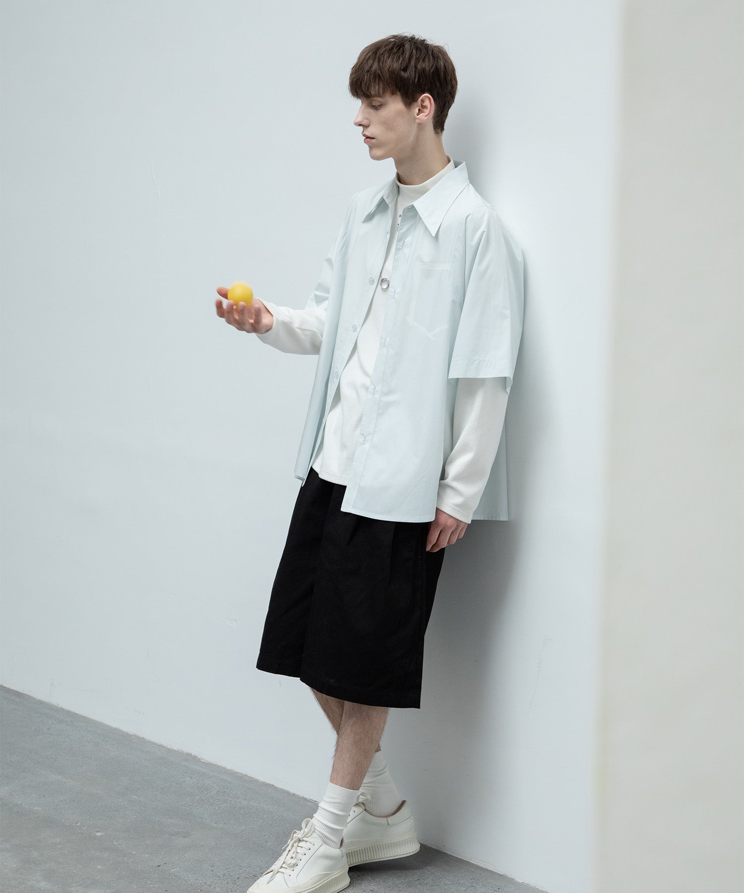 【 UNISEX 】 브러쉬 페인트 오버 셔츠 