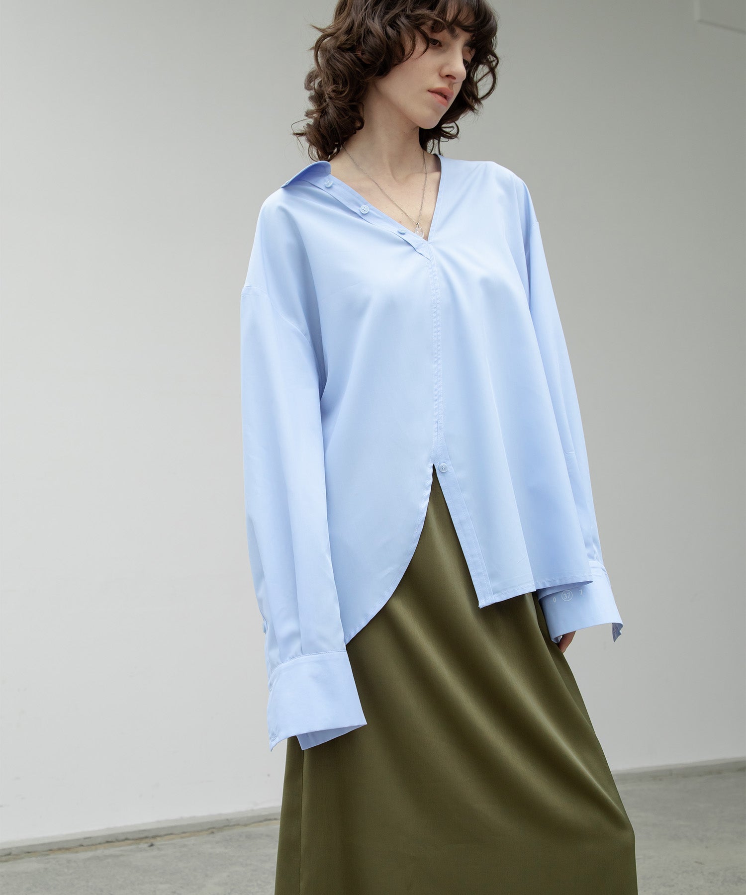 Asymmetric color pullover shirt 