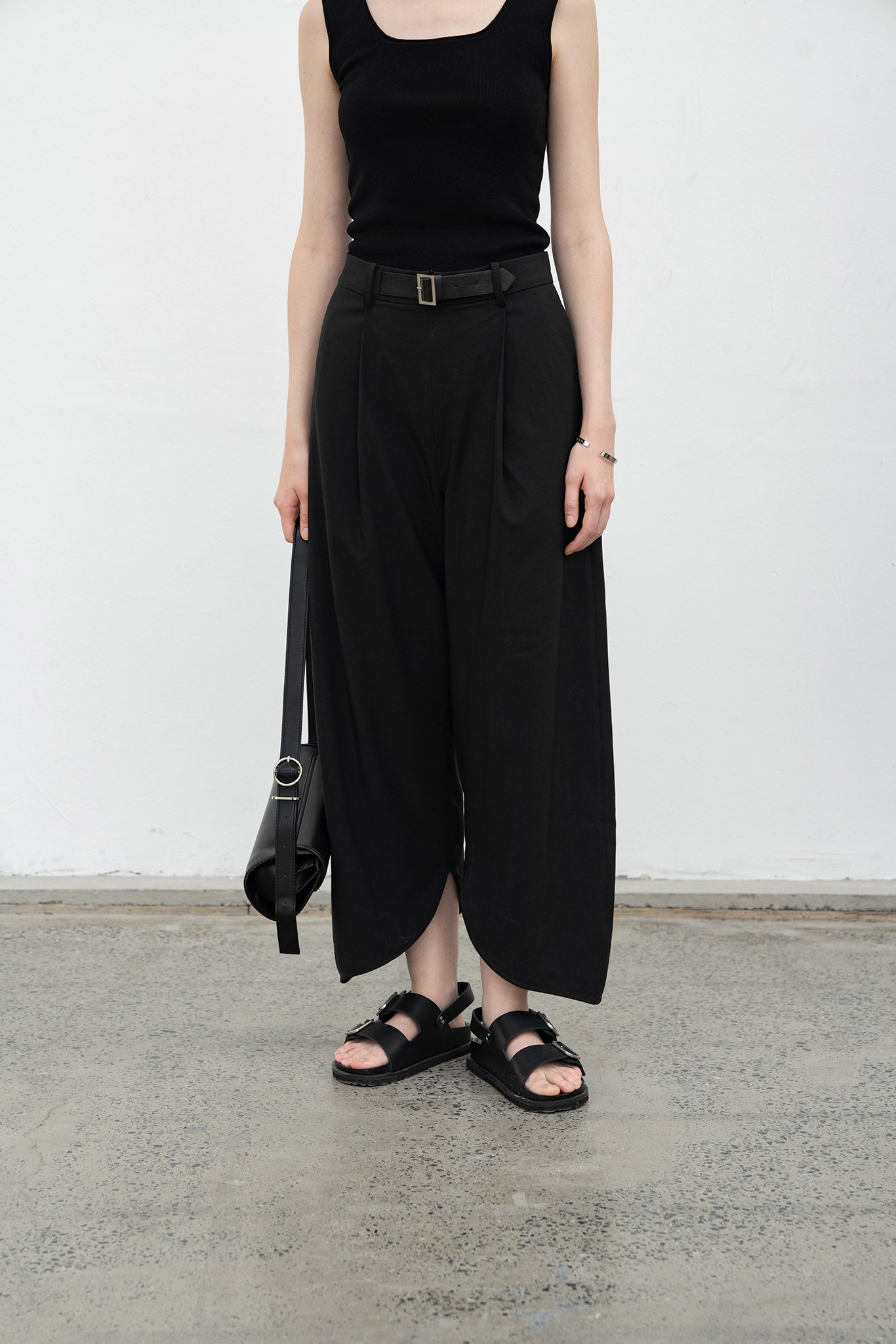 round cut straight ankle pants