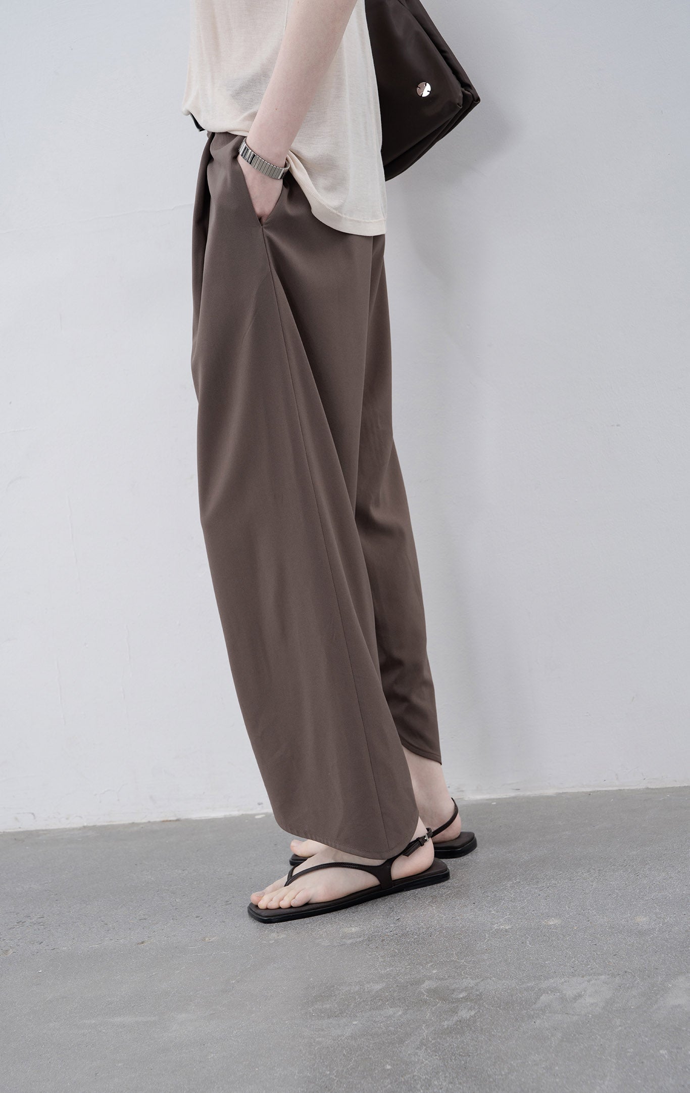 round cut straight ankle pants