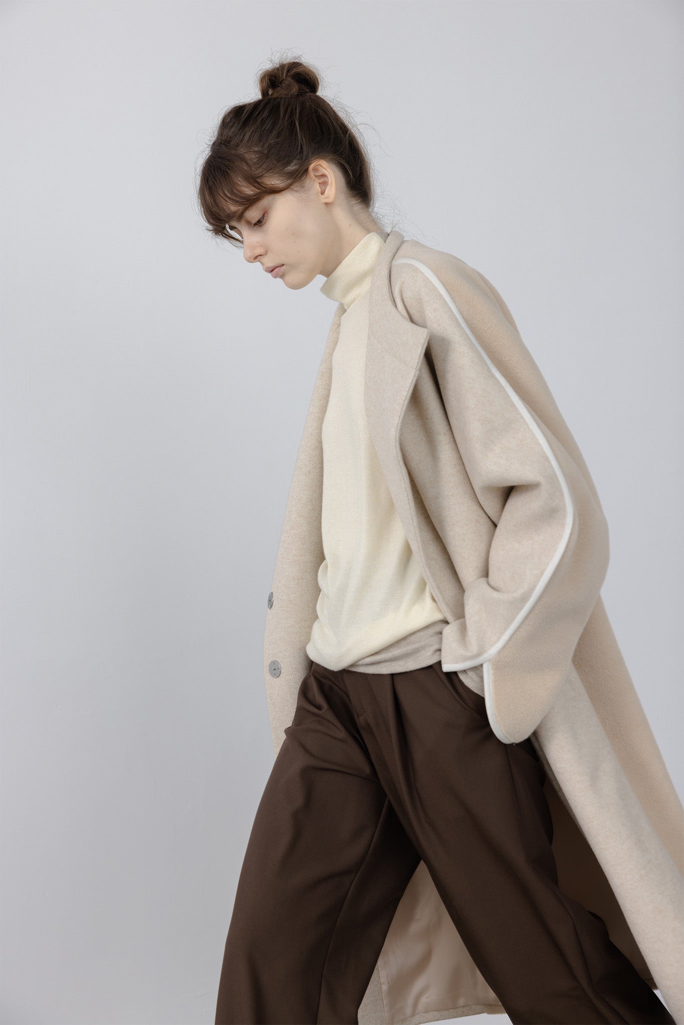 Round sleeve color piping long coat 