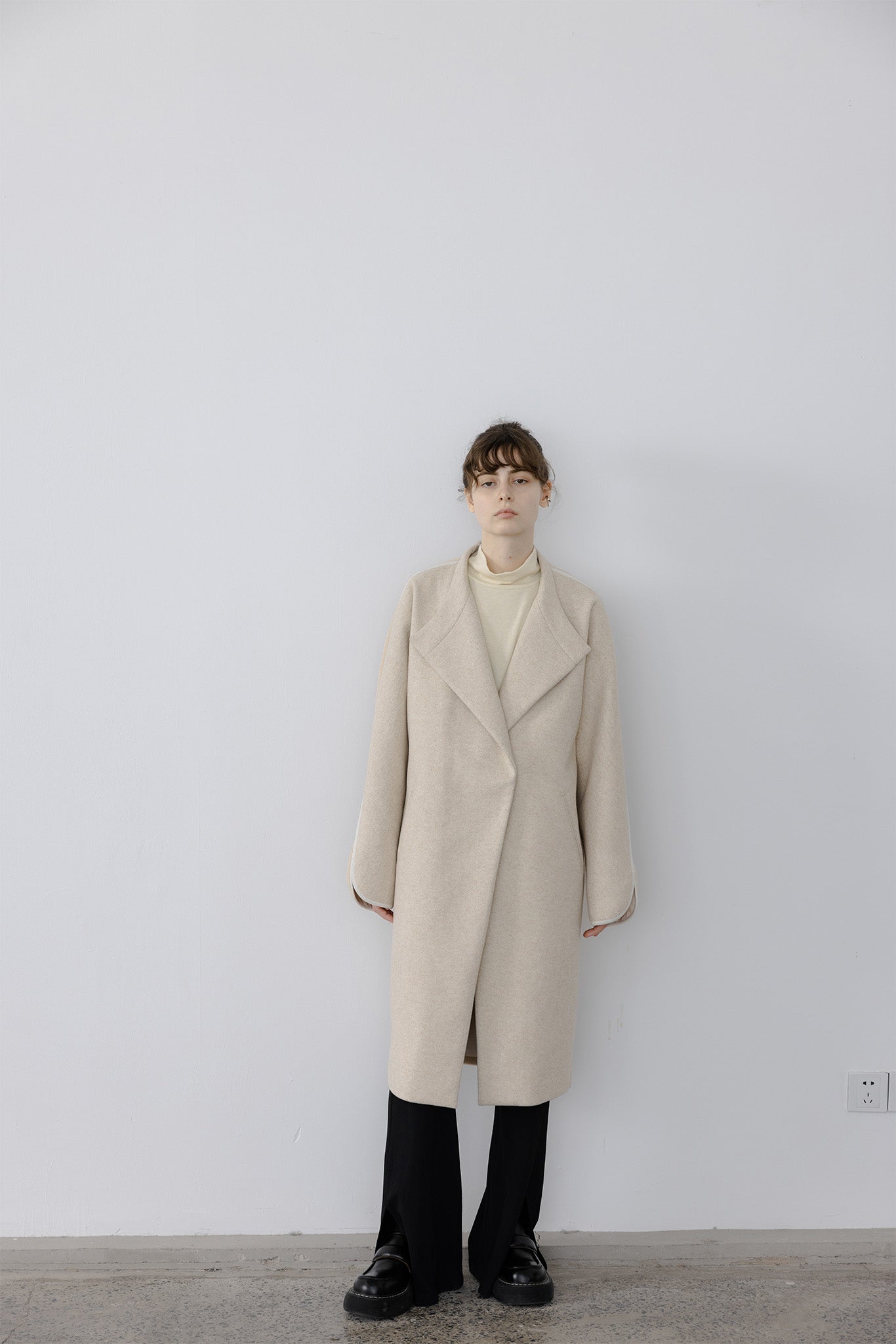 Round sleeve color piping long coat 