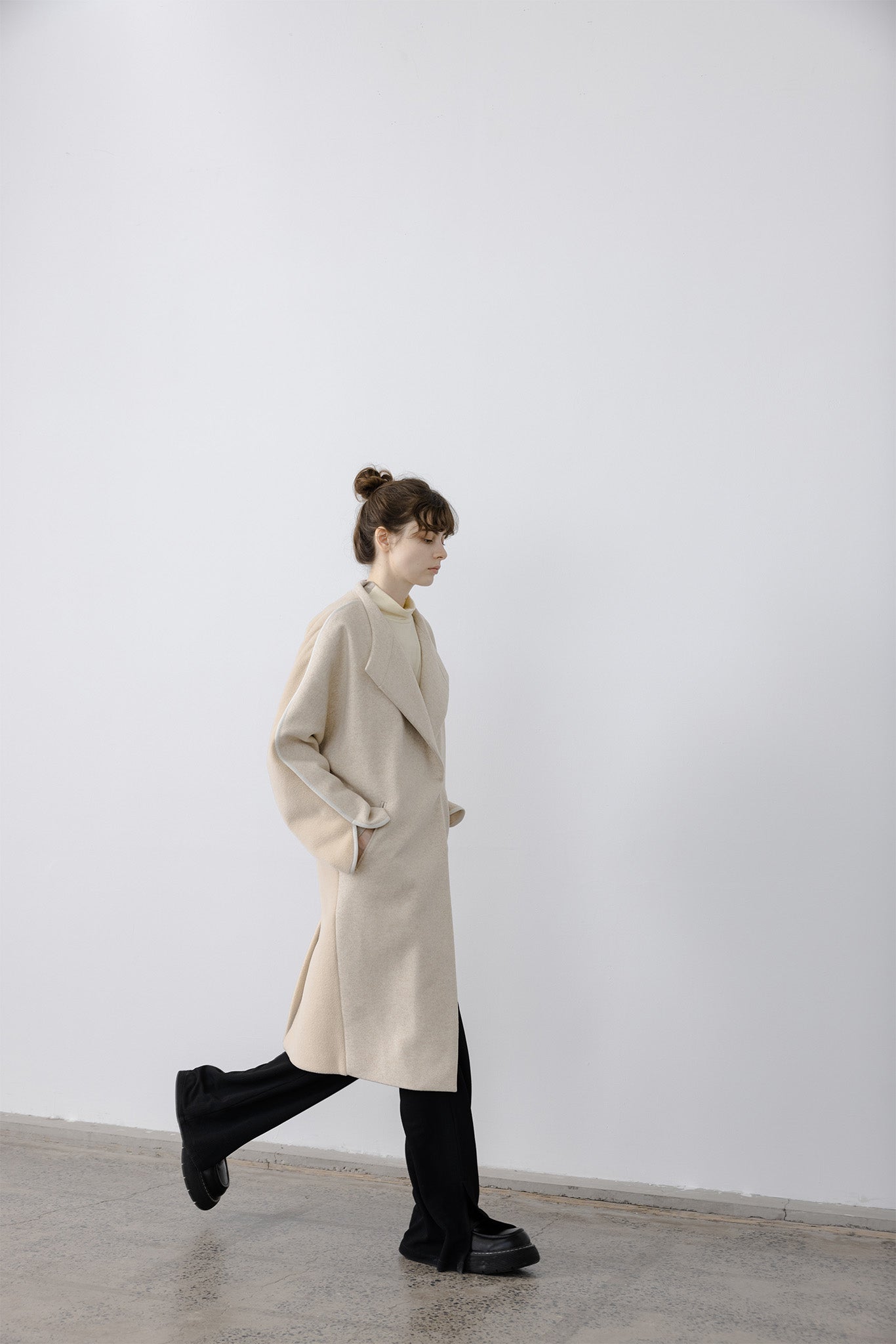 Round sleeve color piping long coat 