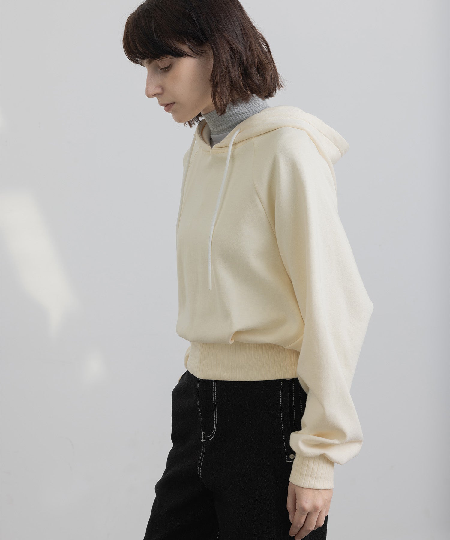 Short length basic hoodie 