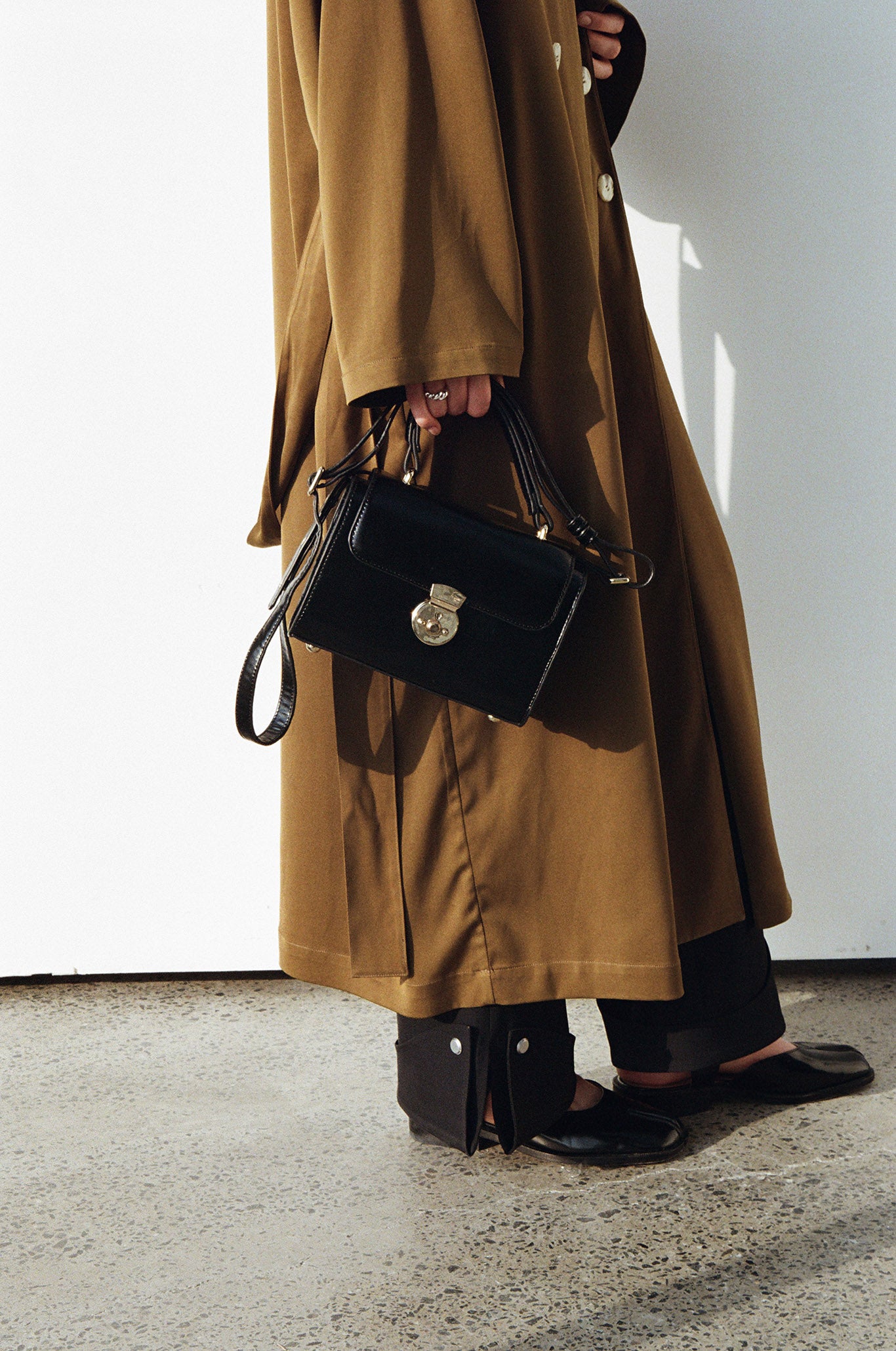 sleeve gathered narrow trench coat 