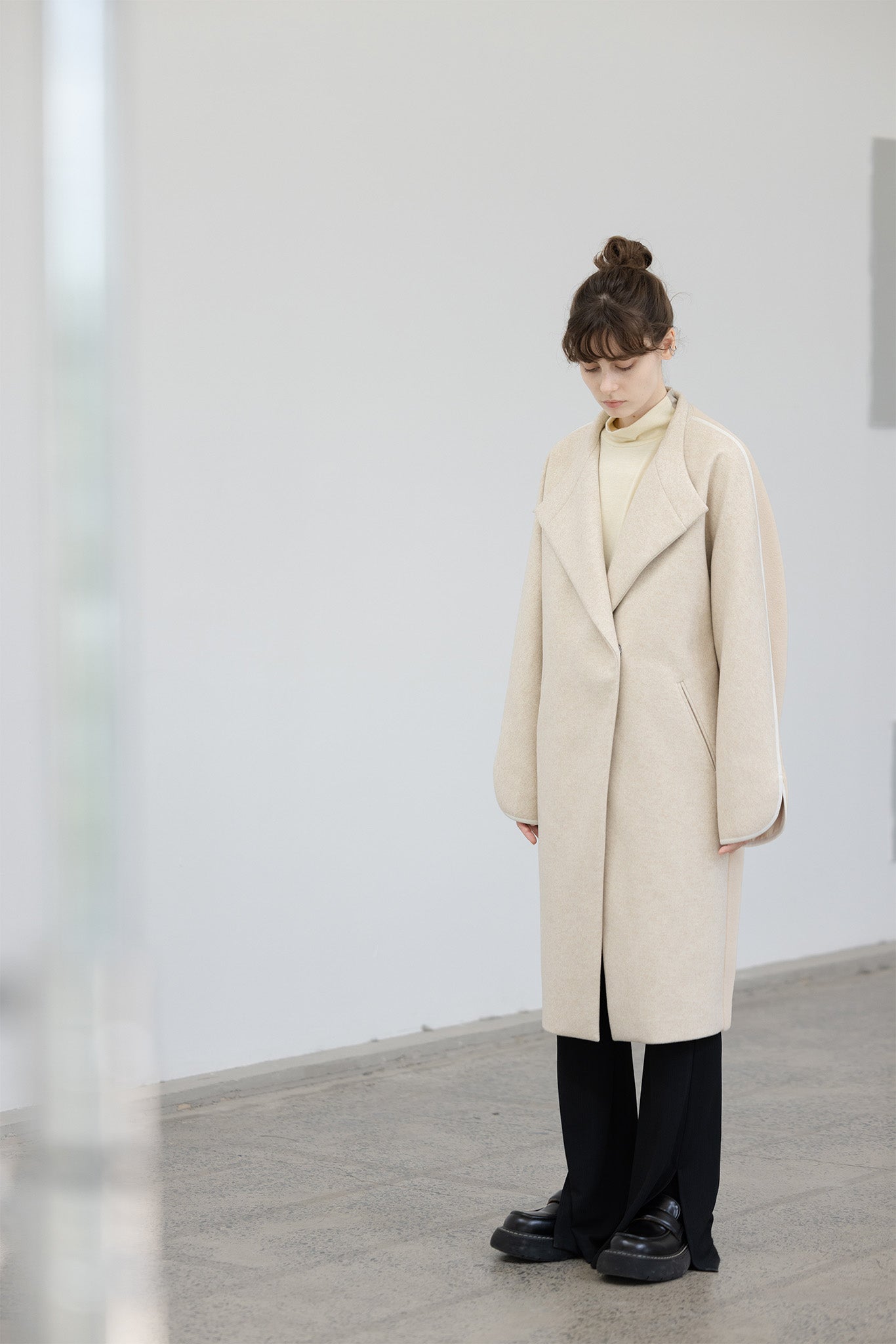 Round sleeve color piping long coat 