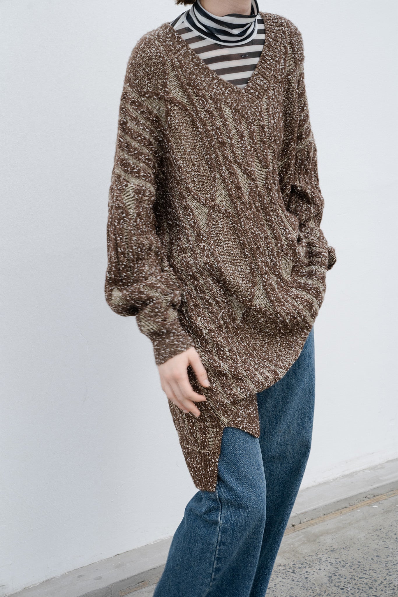 Cable-knit jacquard oversized V-neck knit top 