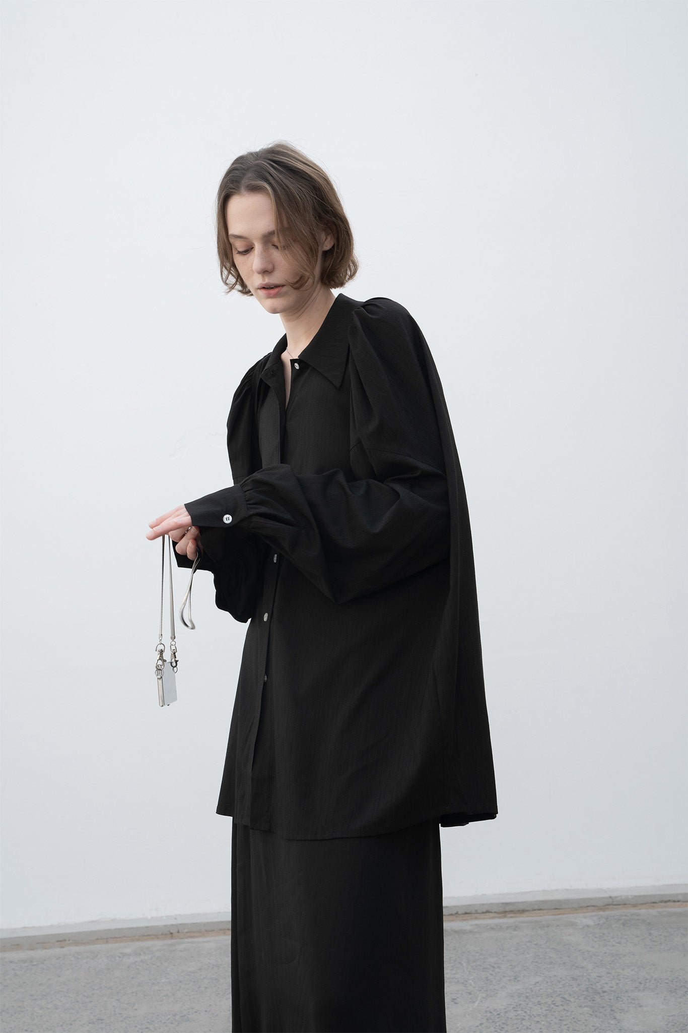 Gathered tuck shoulder volume sleeve over silhouette shirt 